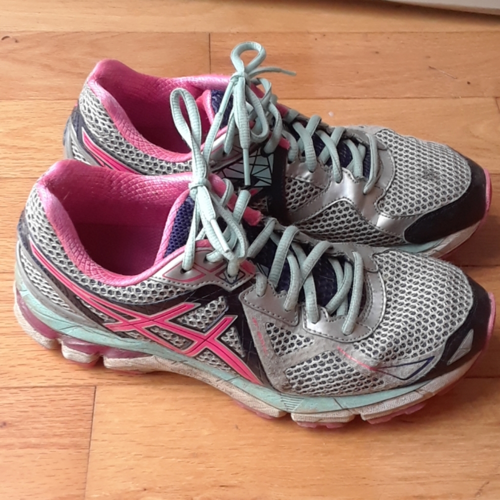 Womens Asics sneakers size 8.5
